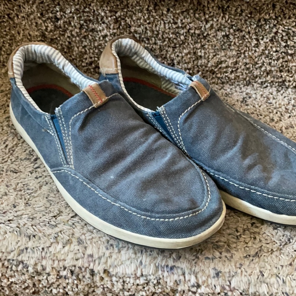 Casual blue canvas Clark’s shoes size 9.5